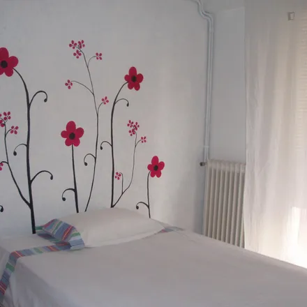 Rent this 4 bed room on Carrer del Comte Borrell in 149, 08001 Barcelona