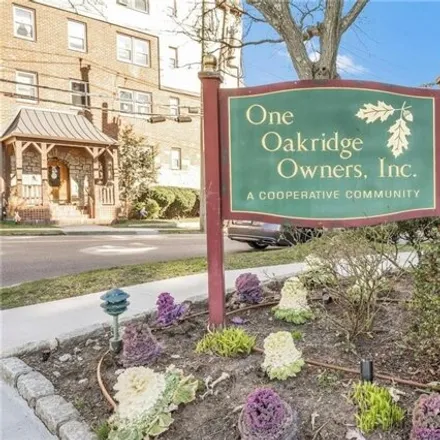 Image 1 - 1 Oakridge Place, Waverly, Eastchester, NY 10709, USA - Apartment for sale