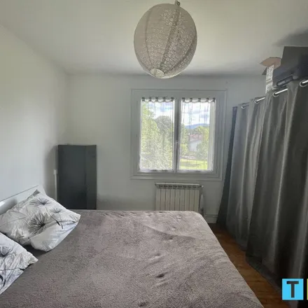 Rent this 1 bed apartment on 12 Place du Pont in 31210 Gourdan-Polignan, France