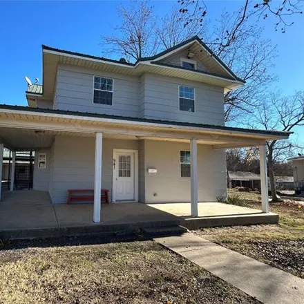 Rent this 4 bed house on 971 North Union Street in Shawnee, OK 74801