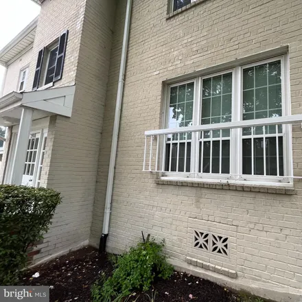 Image 9 - 2908 Peyton Randolph Drive, Lee Boulevard Heights, Falls Church, VA 22044, USA - Apartment for rent