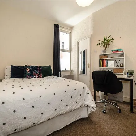Image 4 - 4 Oakmead Road, London, SW12 9SJ, United Kingdom - Apartment for rent