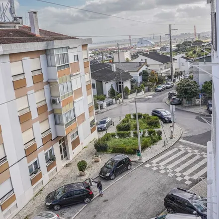 Image 2 - Rua Nova, 2690-214 Loures, Portugal - Apartment for rent