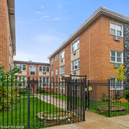 Buy this 2 bed house on 1513 West Sherwin Avenue in Chicago, IL 60626