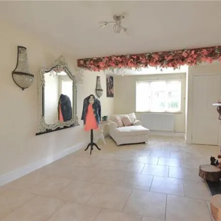 Image 4 - Chequers Drive, Horley, RH6 8DX, United Kingdom - Duplex for sale