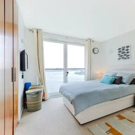 Image 9 - New Providence Wharf, 1 Fairmont Avenue, London, E14 9RF, United Kingdom - Room for rent