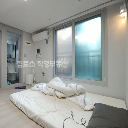 Rent this studio apartment on 서울특별시 관악구 신림동 1432-122