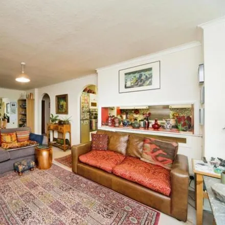 Image 1 - Kingsway Court, Queen's Gardens, Hove, BN3 2LR, United Kingdom - Apartment for sale