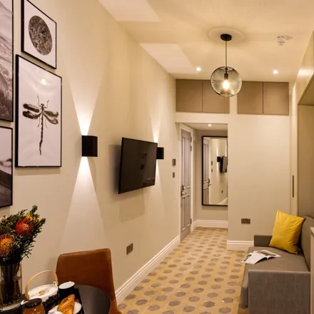 Rent this studio apartment on Samvo House in 29 Marylebone Road, London