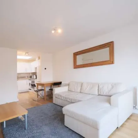Image 4 - Canada Street, Canada Water, London, SE16 6RN, United Kingdom - Apartment for rent