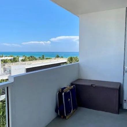 Image 2 - Pizza Bar, Collins Avenue, Miami Beach, FL 33119, USA - Apartment for rent