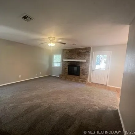 Image 8 - 1906 Deer Run, Muskogee, OK 74403, USA - House for sale