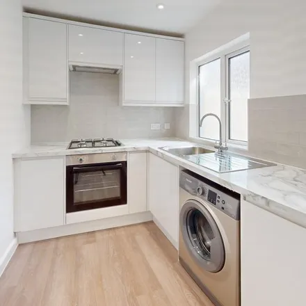 Rent this 4 bed apartment on The Vindaloo House in Conway Place, Hove