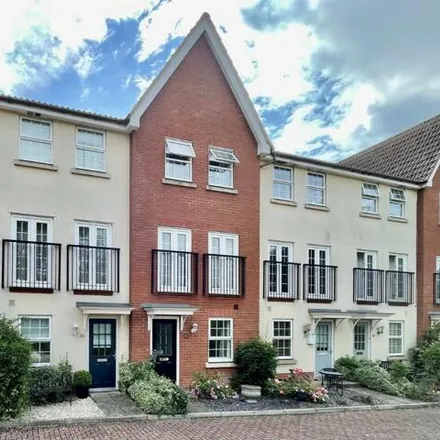 Buy this 3 bed townhouse on Orchard Close in Eye, IP23 7DW