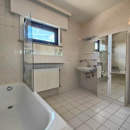 Rent this 2 bed apartment on Avenue Jan Olieslagers - Jan Olieslagerslaan 22 in 1150 Woluwe-Saint-Pierre - Sint-Pieters-Woluwe, Belgium