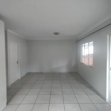 Image 9 - Checkers Hyper, Constantia Drive, Floracliffe, Roodepoort, 1709, South Africa - Apartment for rent