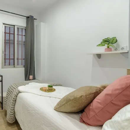 Rent this 8 bed room on Madrid in Paseo de las Delicias, 114