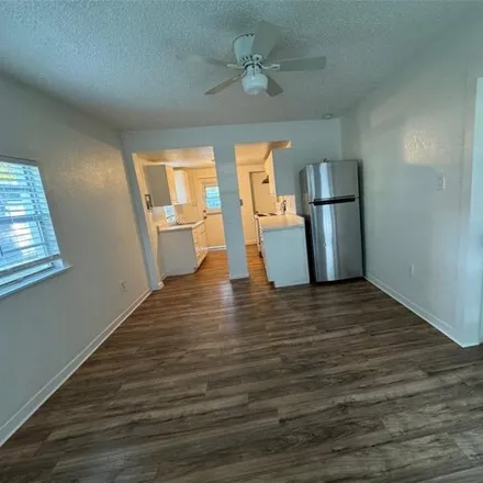 Image 3 - 957 Lake Emerald Drive, Orlando, FL 32806, USA - Apartment for rent