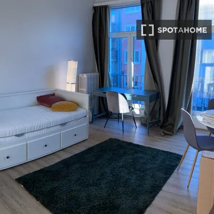 Rent this 3 bed room on Avenue de la Couronne - Kroonlaan 314 in 1050 Ixelles - Elsene, Belgium