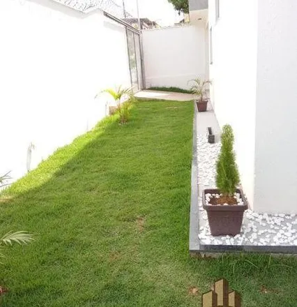 Buy this 3 bed house on Rua Santana do Capivari in Jardim das Alterosas, Betim - MG