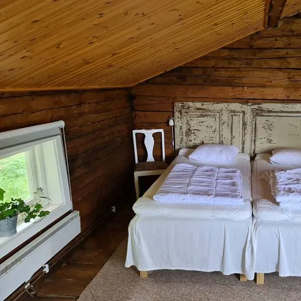 Rent this 3 bed townhouse on 512 63 Östra Frölunda