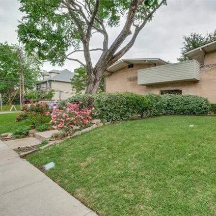 Rent this 1 bed condo on 3505 Gillon Avenue in Highland Park, Dallas County