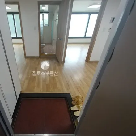 Rent this 2 bed apartment on 서울특별시 송파구 잠실동 309-5