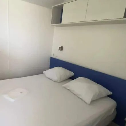 Rent this 2 bed house on Villeneuve-lès-Maguelone in Route de la Gare, 34750 Villeneuve-lès-Maguelone