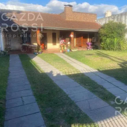 Buy this 2 bed house on Juan José Castelli 1553 in Adrogué, Argentina