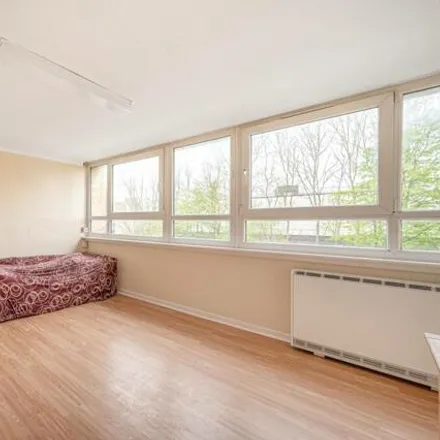 Rent this 3 bed apartment on 47 Palmers Road in London, N11 1BH