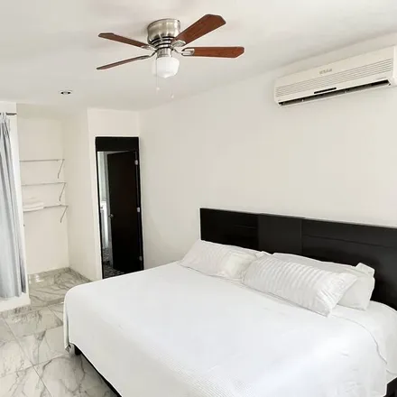 Rent this 4 bed house on Calle Playa Cancún in Delegación Epigmenio González, 73130 Querétaro