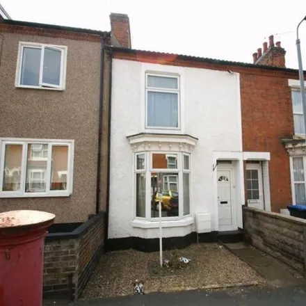 Rent this 2 bed townhouse on Avenue Road in Rugby, CV21 2JW