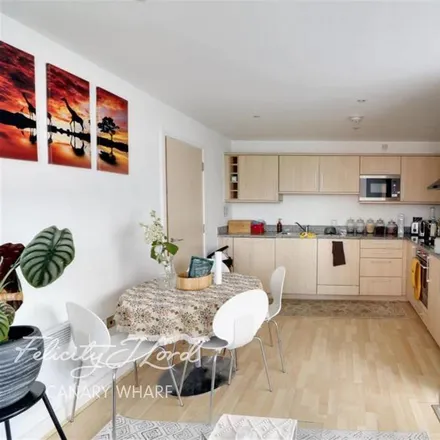 Image 5 - Nisa, 14 Western Gateway, Custom House, London, E16 1BJ, United Kingdom - Apartment for rent