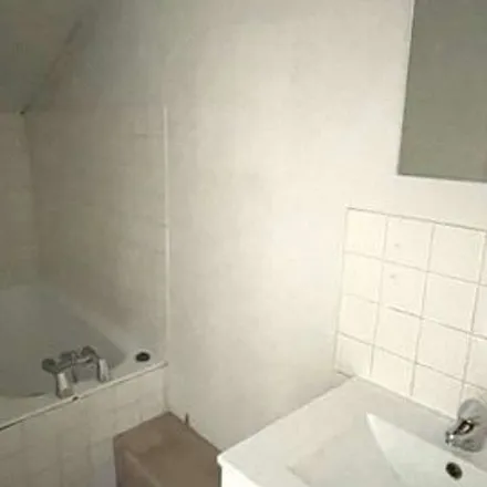 Rent this 2 bed apartment on 9 Rue de l'Hôtel des Postes in 91160 Longjumeau, France