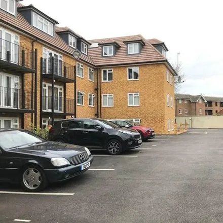 Image 9 - Berry Cobham BMW, 18-22 Portsmouth Road, Cobham, KT11 1JA, United Kingdom - Apartment for rent