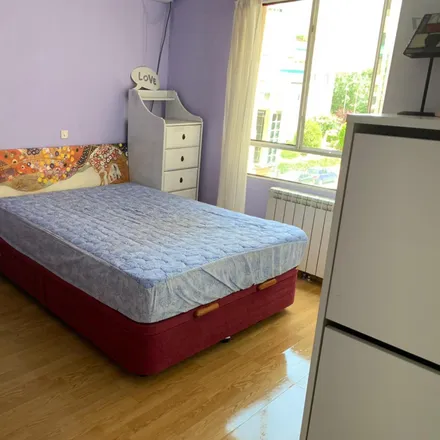 Rent this 3 bed room on Madrid in Calle Río Manzanares, 3