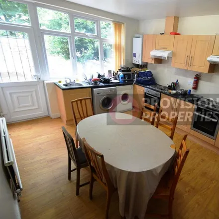 Image 2 - Cross Cliff Road, Leeds, LS6 2AX, United Kingdom - Townhouse for rent