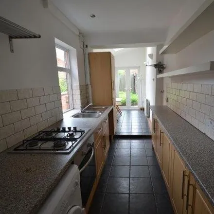 Rent this 3 bed townhouse on Victoria News & Booze in Hartopp Road, Leicester