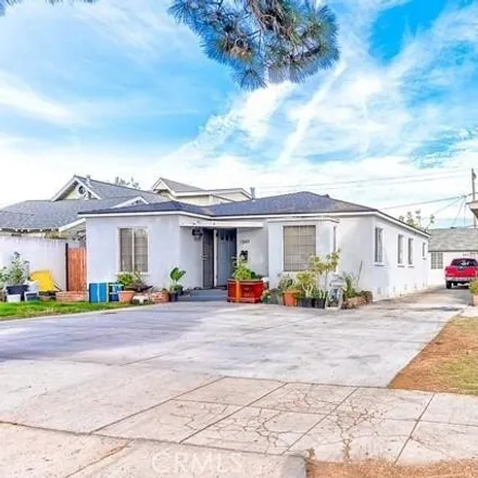 Buy this 6 bed house on 1907 Poinsettia Street in Long Beach, CA 90805