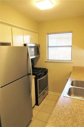 Image 5 - 2724 Saint Edwards Cir Unit B, Austin, Texas, 78704 - Apartment for rent