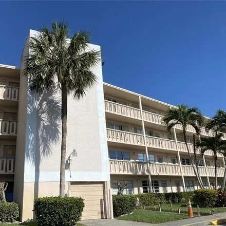 Buy this 1 bed condo on Fairway Street in Palm Beach County, FL 33417