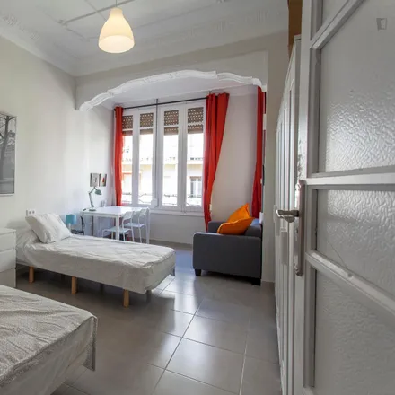 Rent this 5 bed room on Carrer de Sueca in 63, 46006 Valencia