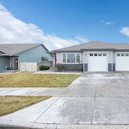 Buy this 5 bed house on 5424 West 32nd Avenue in Kennewick, WA 99338