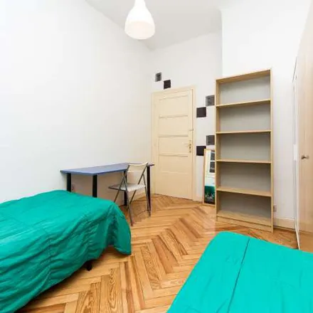 Image 6 - Uniqlo, Gran Vía, 37, 28013 Madrid, Spain - Apartment for rent