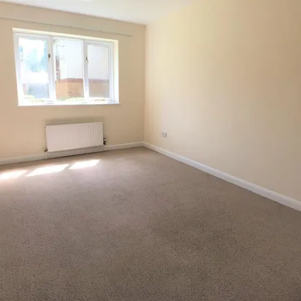 Image 2 - London Road, Loudwater, HP10 9QS, United Kingdom - Apartment for rent