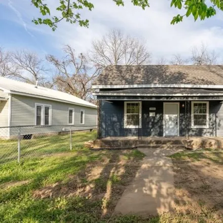 Buy this 2 bed house on 735 South Park Street in Sapulpa, OK 74066