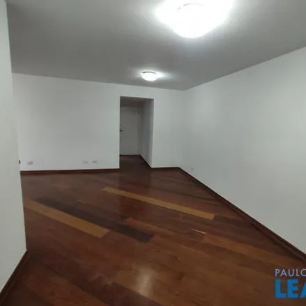 Rent this 3 bed apartment on La Braciera Pizza Napoletana - Jardins in Alameda Lorena 1040, Cerqueira César