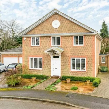 Buy this 4 bed house on Rosslyn Park in Walton-on-Thames, KT13 9QZ