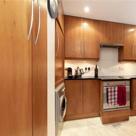 Image 4 - Chesil Court, Chelsea Manor Street, London, SW3 5QJ, United Kingdom - Apartment for sale