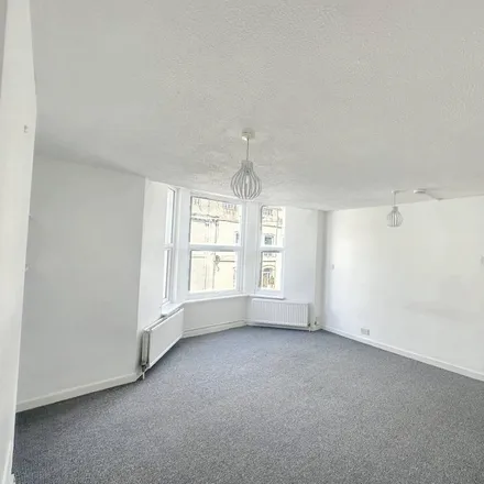 Image 3 - 10 Hill Park Crescent, Plymouth, PL4 8JW, United Kingdom - Apartment for rent